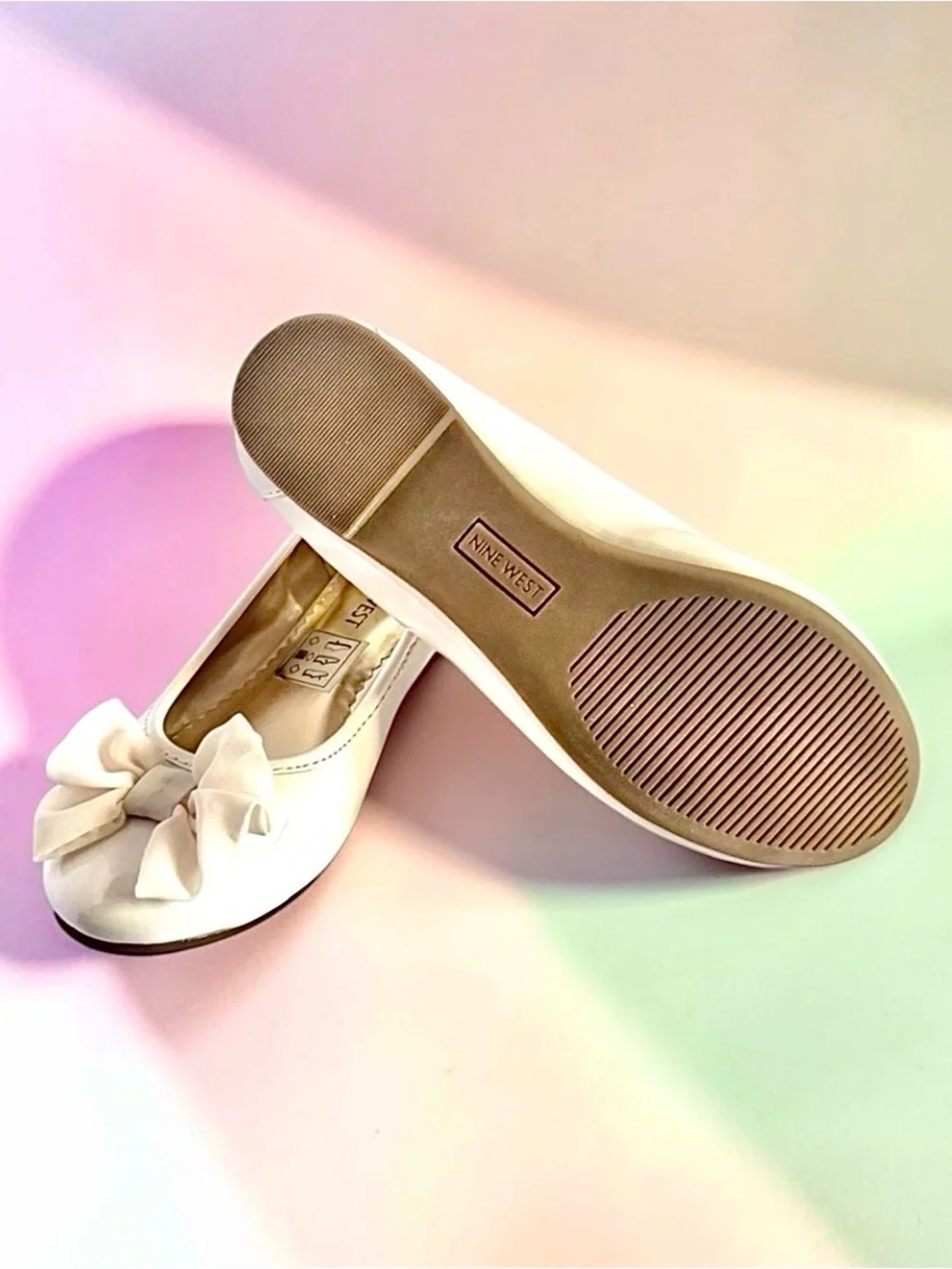 Nine West Bow Flats Cream Patent Girls Size 2 Excellent Condition